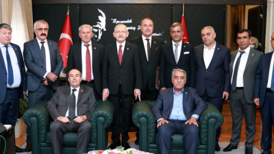 ROZETLERİNİ KILIÇDAROĞLU TAKTI
