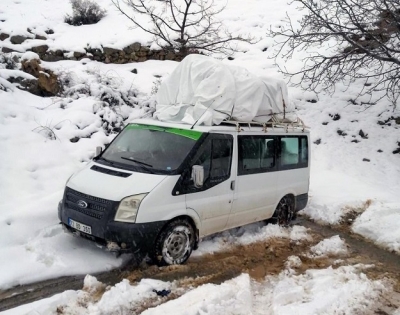 Sason'da kardan kapanan yollar açılıyor