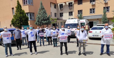 SES’ten doktorların eylemine destek