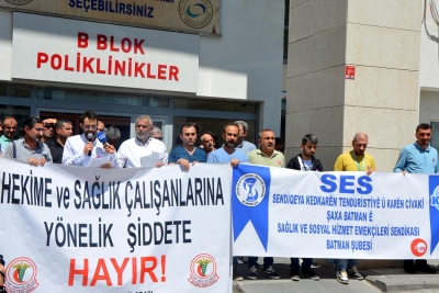 Şiddeti protesto ettiler