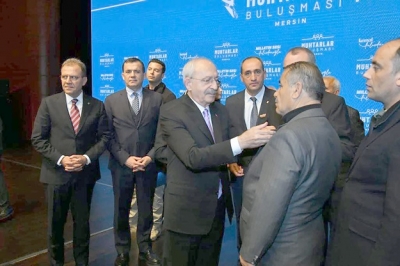 Tarhan ve Taşan’a Rozetlerini Kılıçdaroğlu Taktı