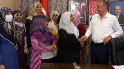 Tencere kaynamıyor diyen yirmi Aile AK Parti'den istifa edip CHP'ye katıldı