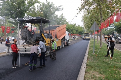 Turgut Özal Bulvarına 3 Bin 600 Ton Asfalt