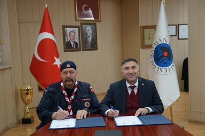 ÜNİVERSİTE İLE İZCİLİK FEDERASYONU ARASINDA İŞ BİRLİĞİ PROTOKOLÜ İMZALANDI