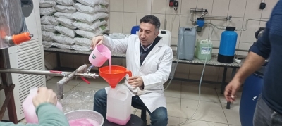 Üniversiteden depremzedelere 880 bidon sıvı sabun