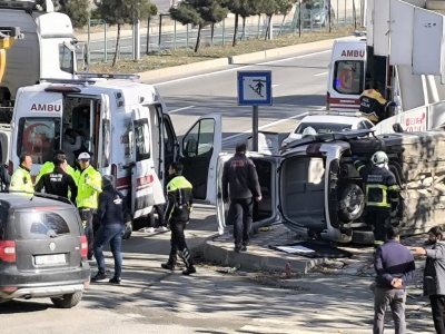 Üstgeçit merdivenine çarparak durabildi