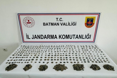 Uyuşturucu ve tarihi sikke ele geçirildi