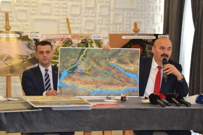 VALİ CANALP İÇİNİ DÖKTÜ