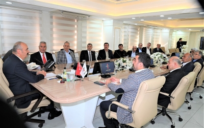 VALİ CANALP, KANAAT ÖNDERLERİ İLE BİR ARAYA GELDİ
