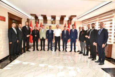 VALİ CANALP, MHP HEYETİNİ AĞIRLADI
