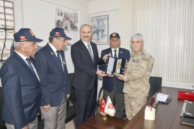 Vali Canalp’tan Gazilere Özel Ziyaret