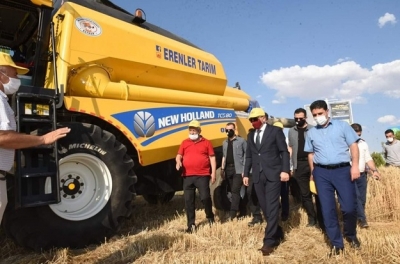 VALİ TARLA GÜNÜNDEYDİ
