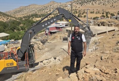 YETİM AİLENİN EVİ İÇİN İLK KAZMA 